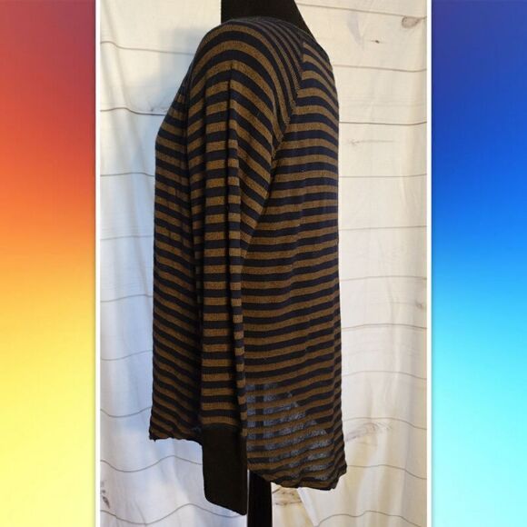 Very J Light Weight Hi Low Hemline Sweater Size Medium. Color Is Navy Blue And T - Picture 2 of 4